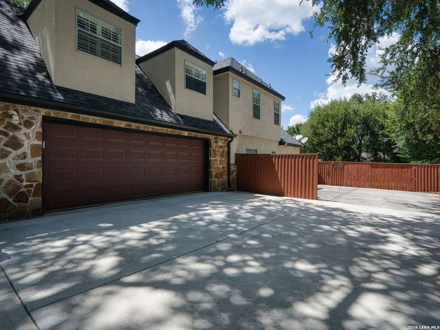 230 W HOSACK ST, Boerne, TX 78006