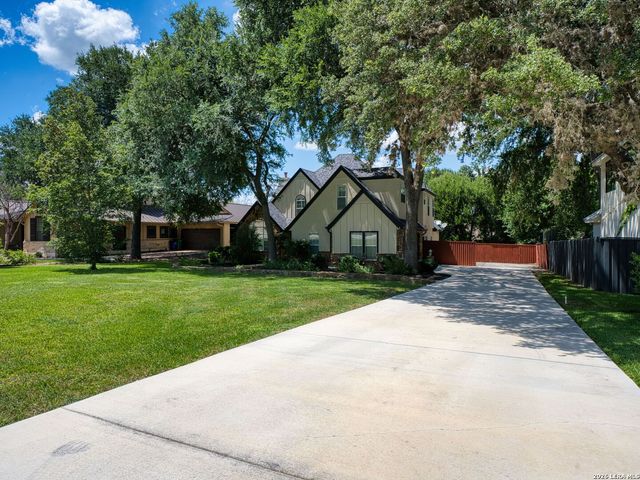 230 W HOSACK ST, Boerne, TX 78006