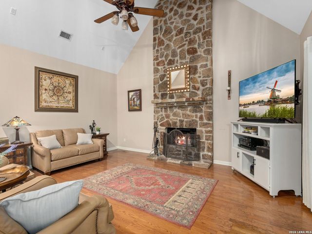 230 W HOSACK ST, Boerne, TX 78006