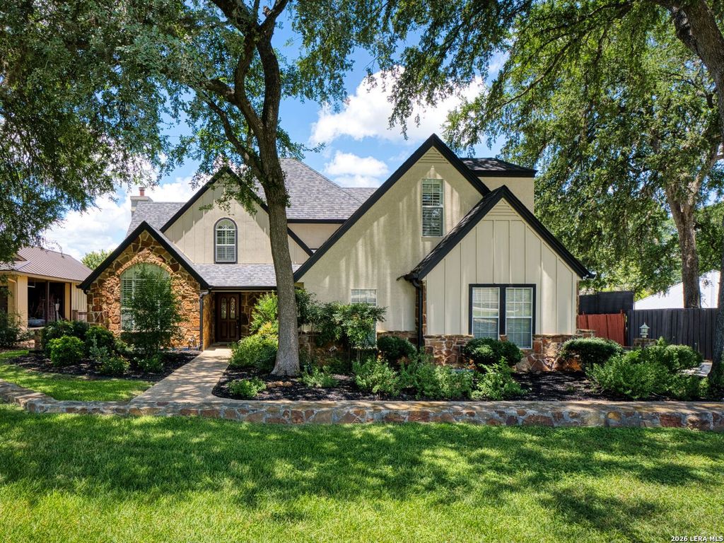 230 W HOSACK ST, Boerne, TX 78006