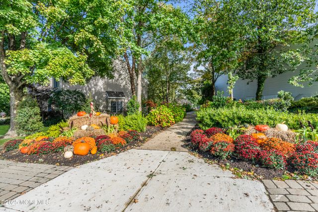 20 Windward Way, Red Bank, NJ 07701
