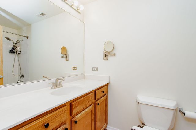 1500 W Monroe Street 205, Chicago, IL 60607