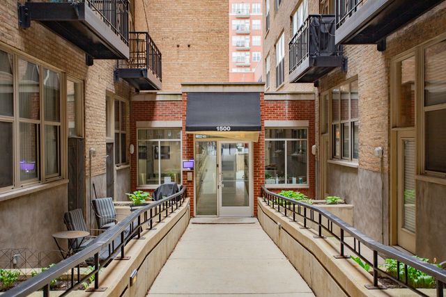 1500 W Monroe Street 205, Chicago, IL 60607