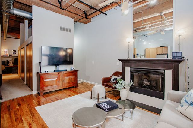 1500 W Monroe Street 205, Chicago, IL 60607