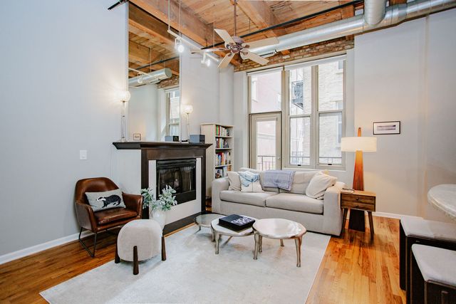 1500 W Monroe Street 205, Chicago, IL 60607