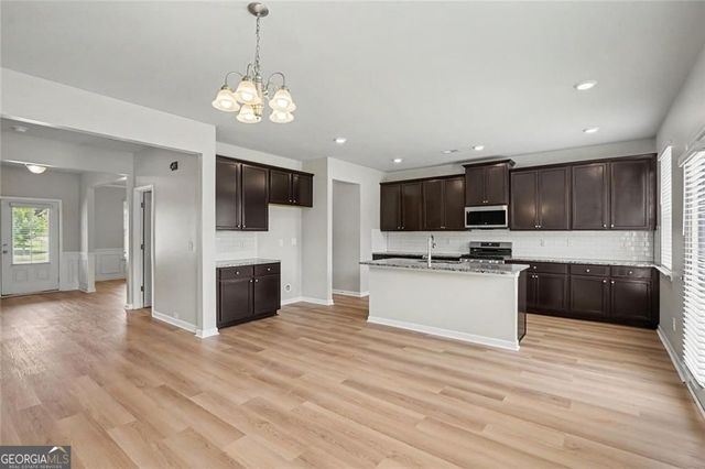 391 Lead Way, Jonesboro, GA 30238