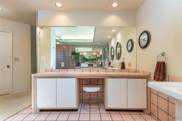 33872 S Coves Drive, Afton, OK 74331