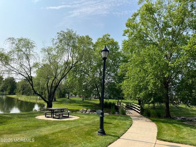 42 Pembroke Drive, Jackson, NJ 08527