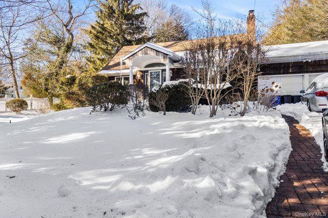 43 Lewis Court, Huntington Station, NY 11746