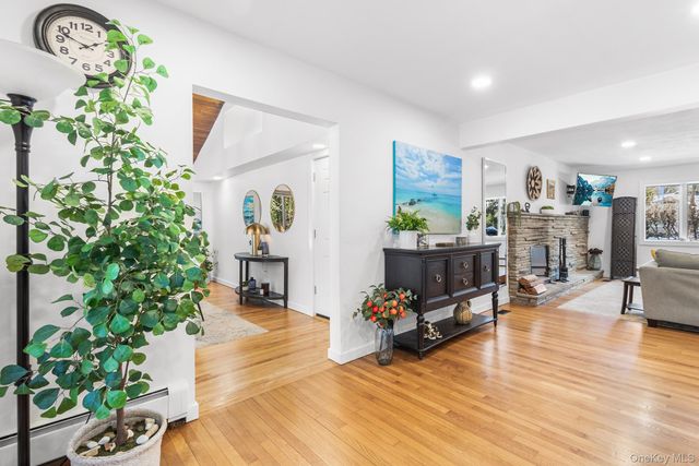 43 Lewis Court, Huntington Station, NY 11746