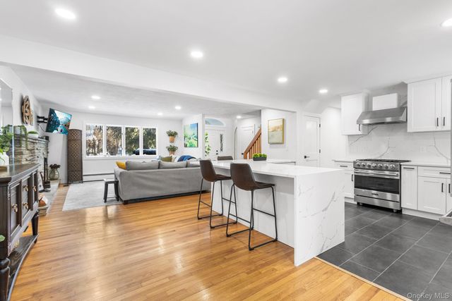 43 Lewis Court, Huntington Station, NY 11746