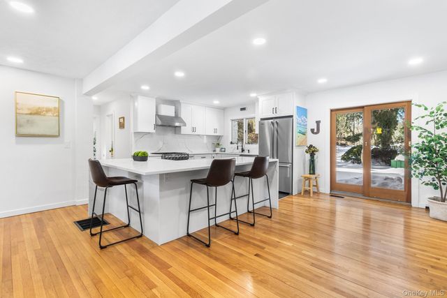 43 Lewis Court, Huntington Station, NY 11746