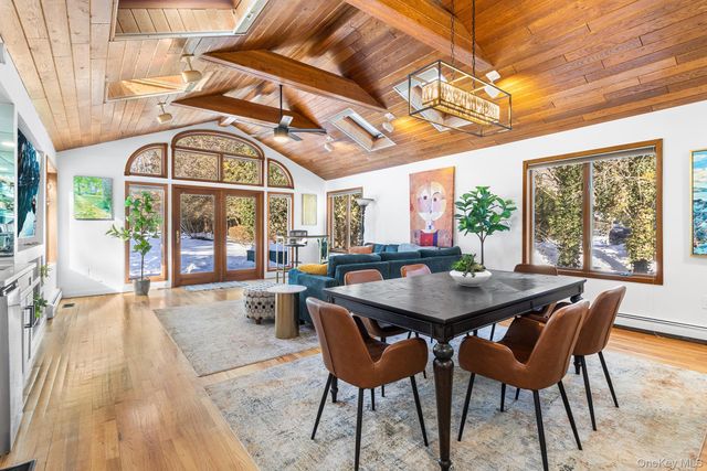 43 Lewis Court, Huntington Station, NY 11746