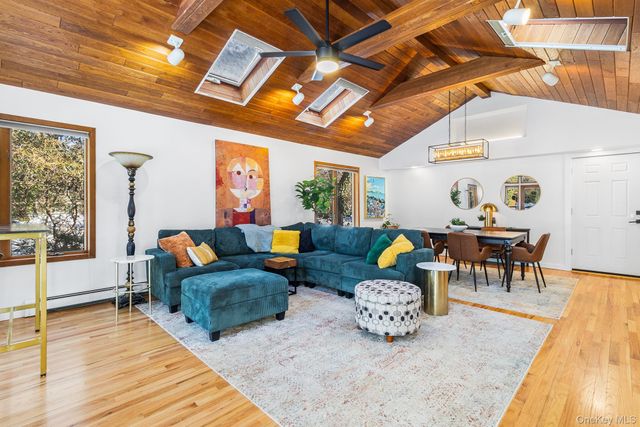 43 Lewis Court, Huntington Station, NY 11746