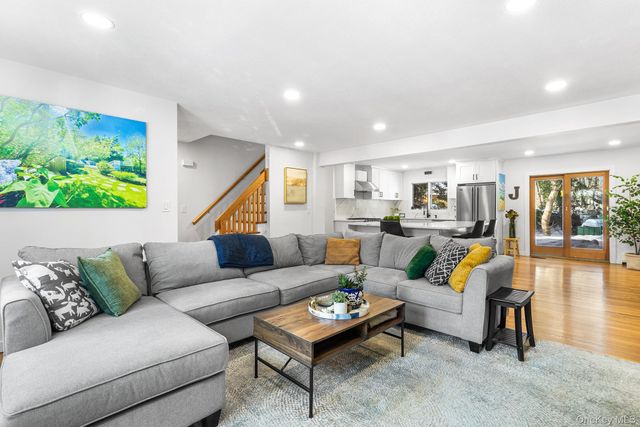 43 Lewis Court, Huntington Station, NY 11746