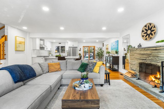 43 Lewis Court, Huntington Station, NY 11746