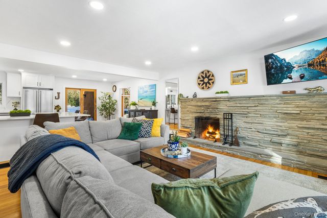 43 Lewis Court, Huntington Station, NY 11746