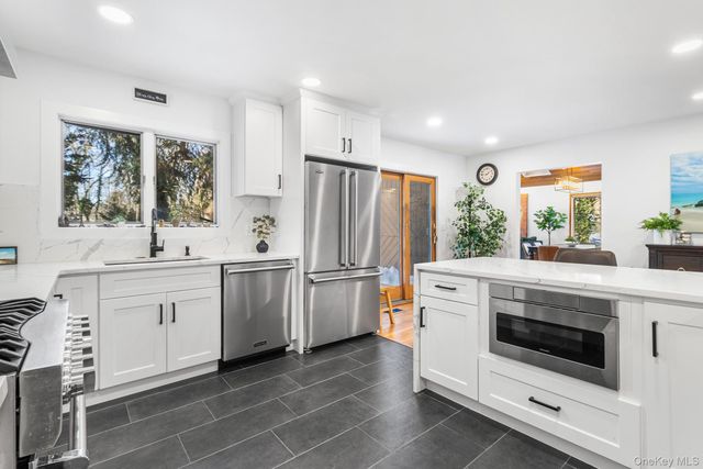 43 Lewis Court, Huntington Station, NY 11746