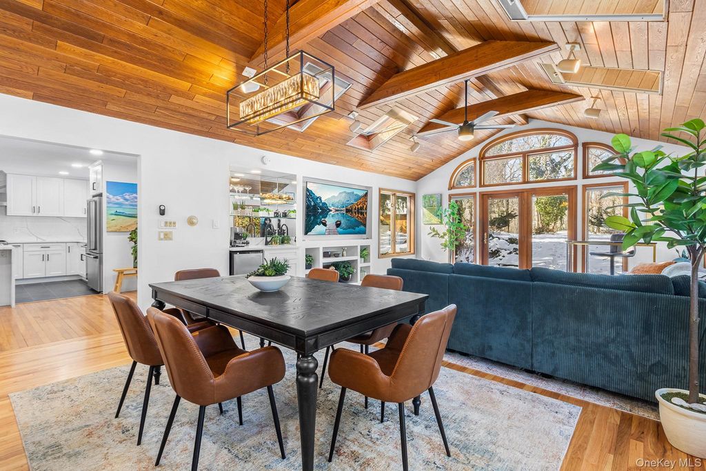 43 Lewis Court, Huntington Station, NY 11746