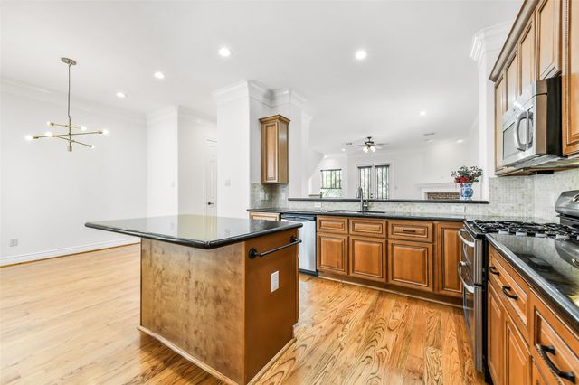 1529 Rosewood Street, Houston, TX 77004