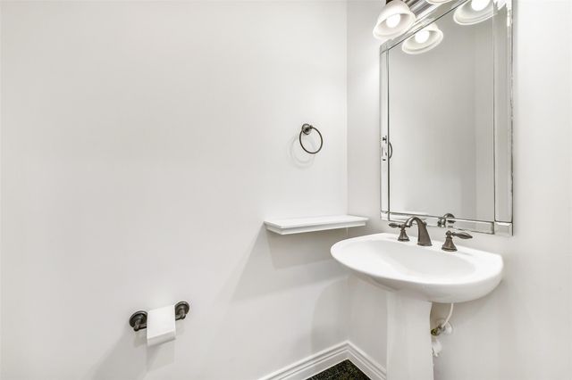 1529 Rosewood Street, Houston, TX 77004