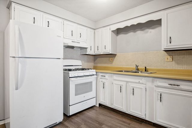 2500 Mark Thomas Lane 7A, Hanover Park, IL 60133