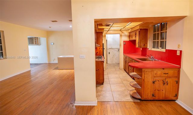 2010 NW 185th Ter, Miami Gardens, FL 33056