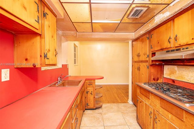 2010 NW 185th Ter, Miami Gardens, FL 33056