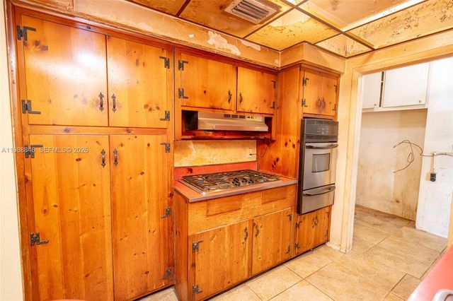 2010 NW 185th Ter, Miami Gardens, FL 33056