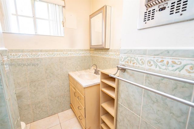 2010 NW 185th Ter, Miami Gardens, FL 33056