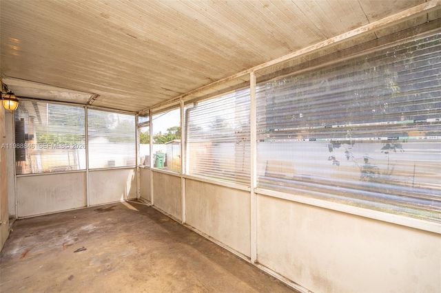 2010 NW 185th Ter, Miami Gardens, FL 33056