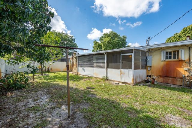 2010 NW 185th Ter, Miami Gardens, FL 33056