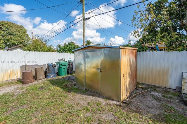 2010 NW 185th Ter, Miami Gardens, FL 33056