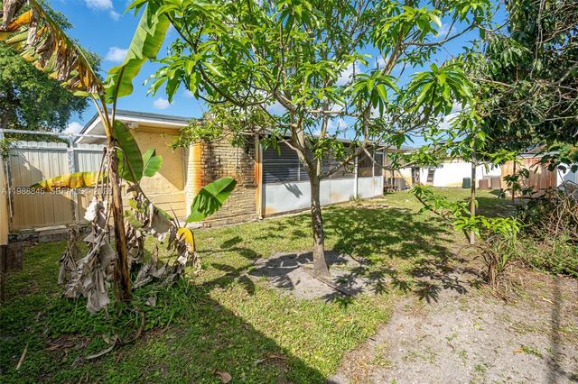 2010 NW 185th Ter, Miami Gardens, FL 33056