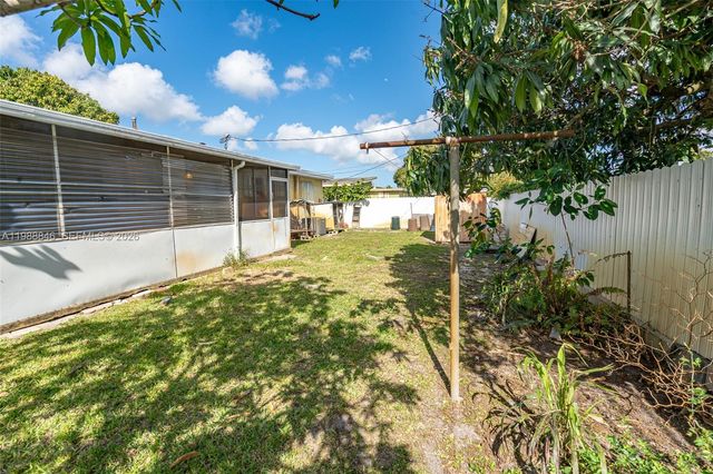 2010 NW 185th Ter, Miami Gardens, FL 33056