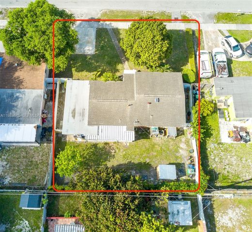 2010 NW 185th Ter, Miami Gardens, FL 33056