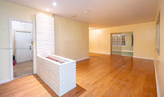 2010 NW 185th Ter, Miami Gardens, FL 33056