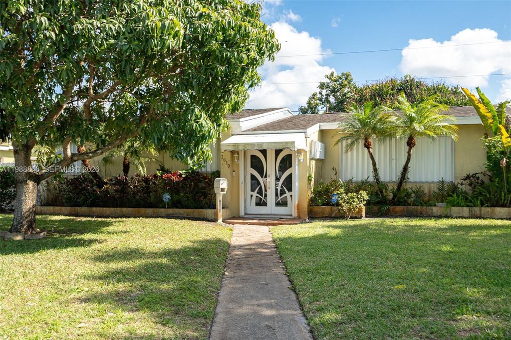 2010 NW 185th Ter, Miami Gardens, FL 33056