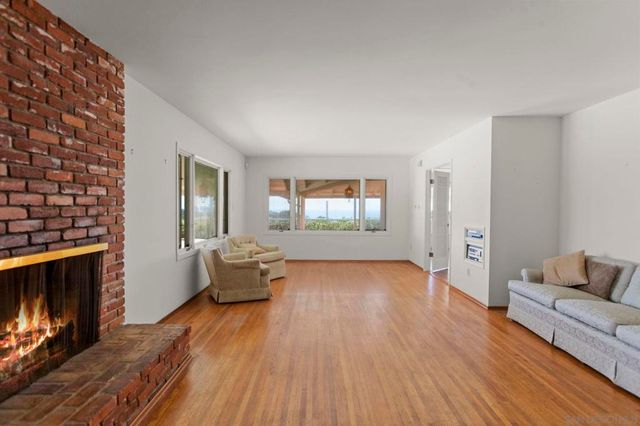 6432 Cardeno Dr, La Jolla, CA 92037