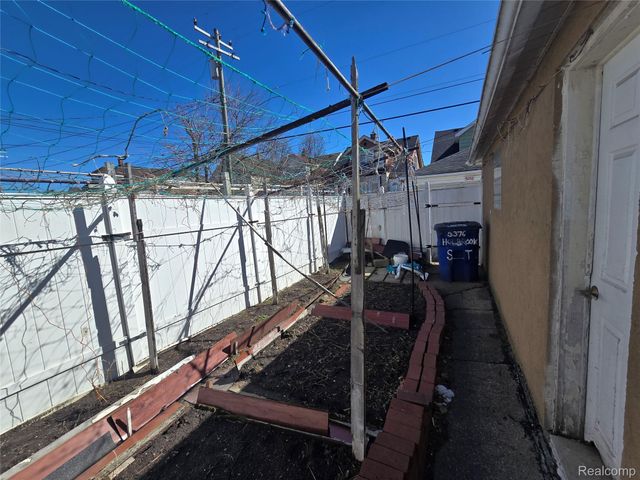 3376 Holbrook Street, Hamtramck, MI 48212