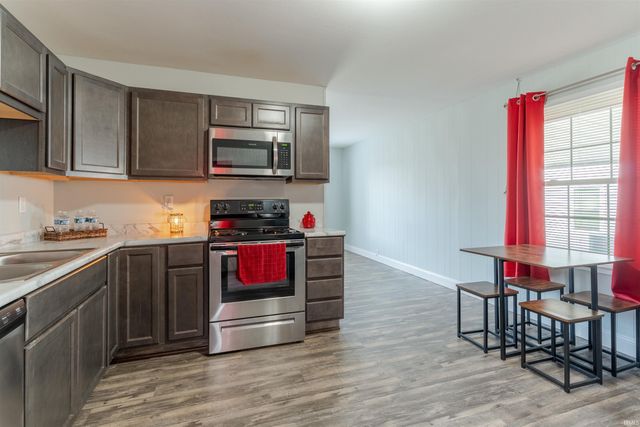 4213 Meadowridge Road, Evansville, IN 47710