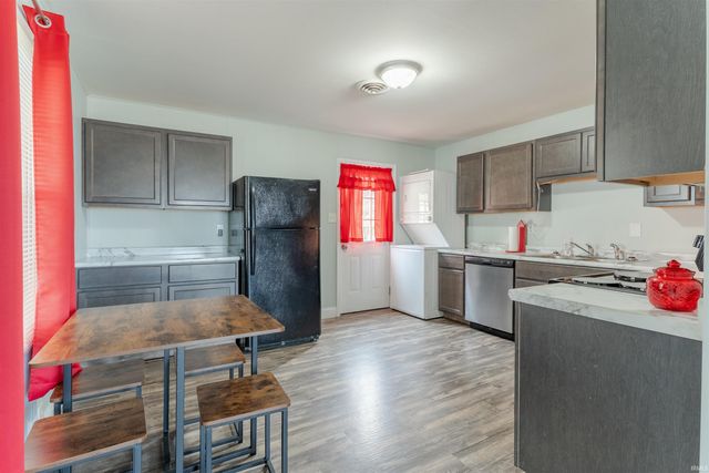 4213 Meadowridge Road, Evansville, IN 47710