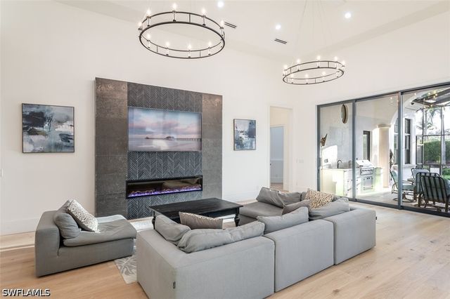 2749 MEDALLIST LN, Naples, FL 34109