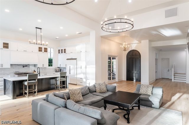2749 MEDALLIST LN, Naples, FL 34109