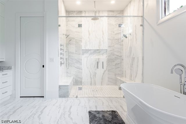 2749 MEDALLIST LN, Naples, FL 34109