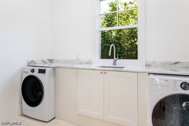 2749 MEDALLIST LN, Naples, FL 34109