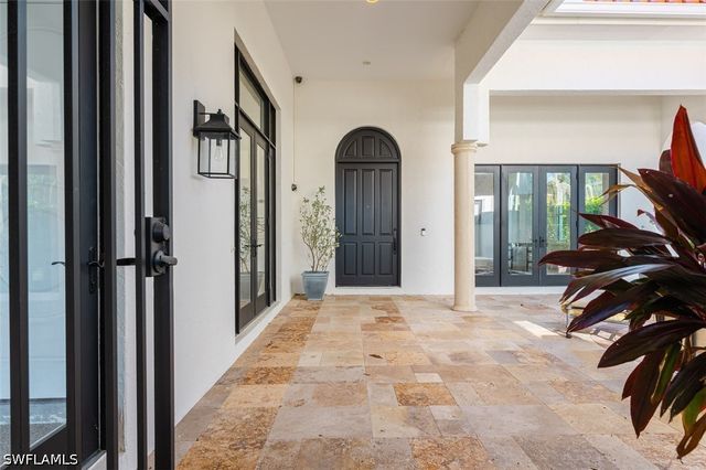 2749 MEDALLIST LN, Naples, FL 34109