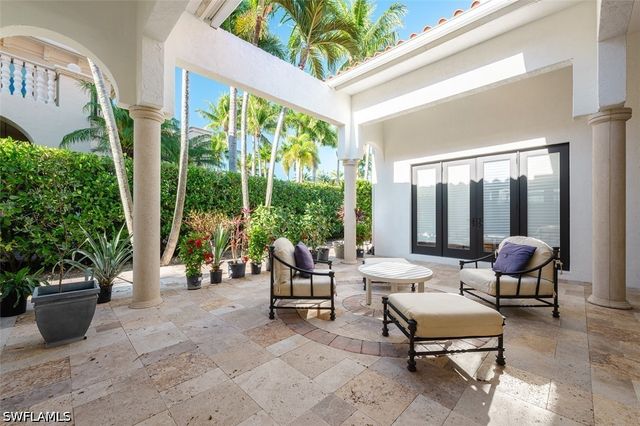 2749 MEDALLIST LN, Naples, FL 34109