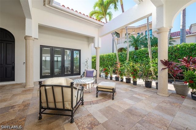 2749 MEDALLIST LN, Naples, FL 34109