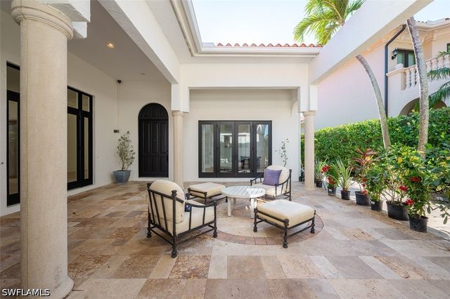 2749 MEDALLIST LN, Naples, FL 34109